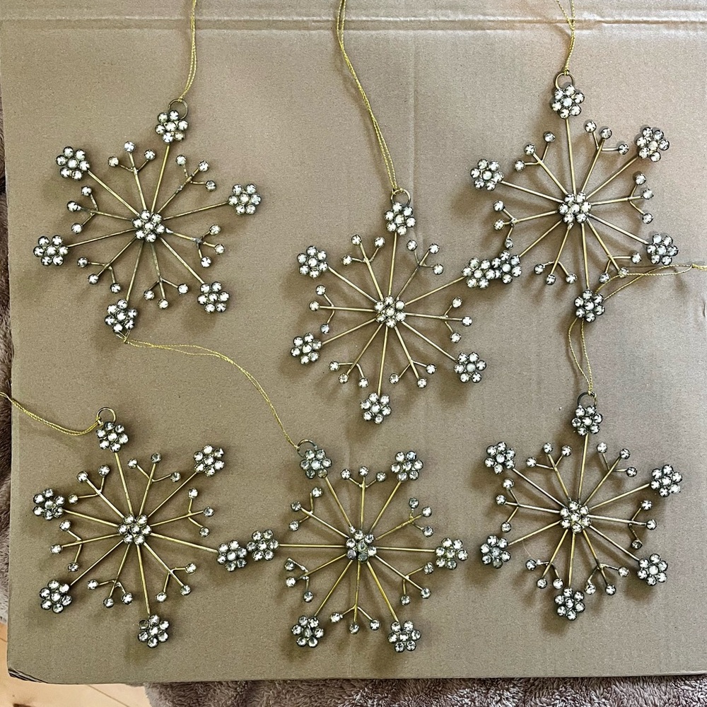 5 snowflake ornaments,